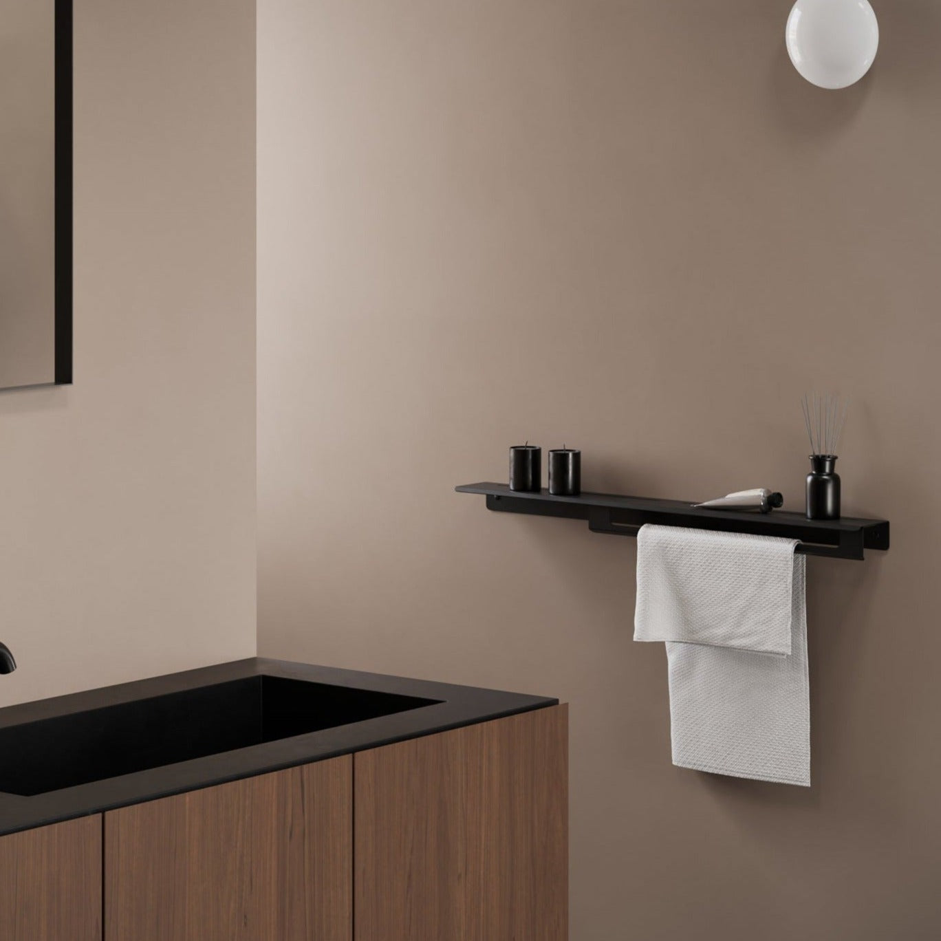 shelf with towel bar slim